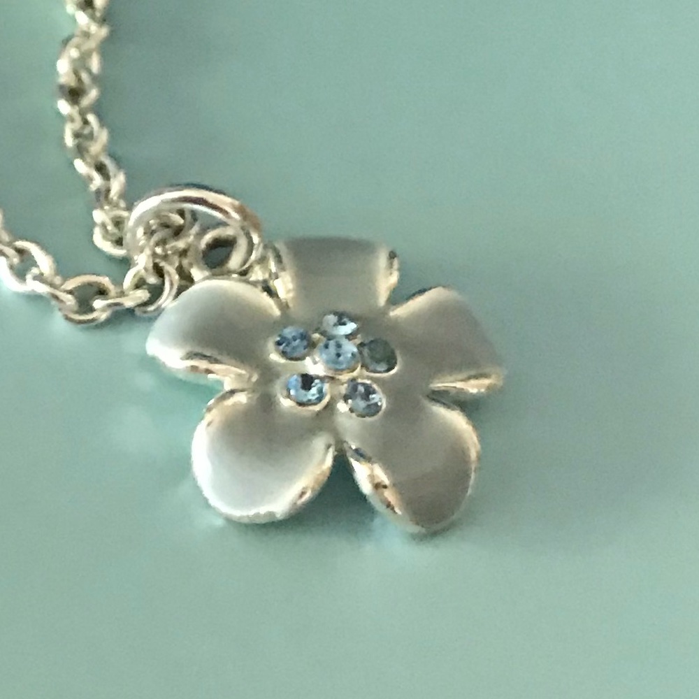 LAKO KULA Hawaiian flower necklace 16 inches